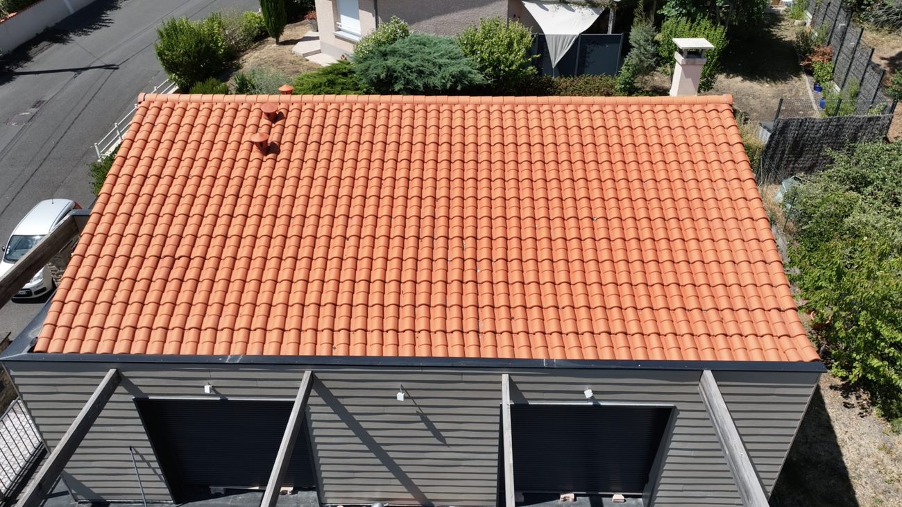 Toiture après démoussage par drone