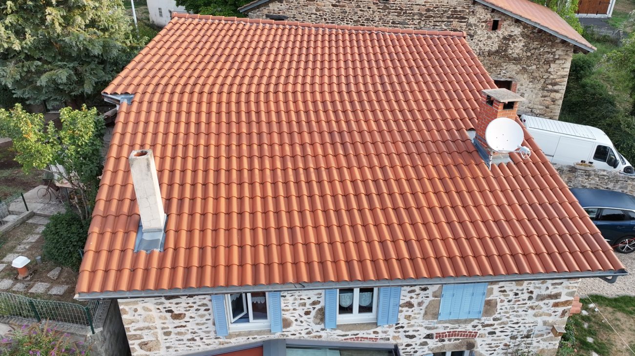 Nettoyage de toiture en pierre — après