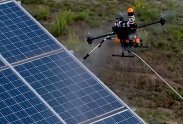 Nettoyage panneaux solaire drone